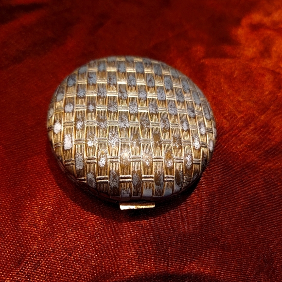 Avon refillable Compact 1970 - Picture 2 of 3